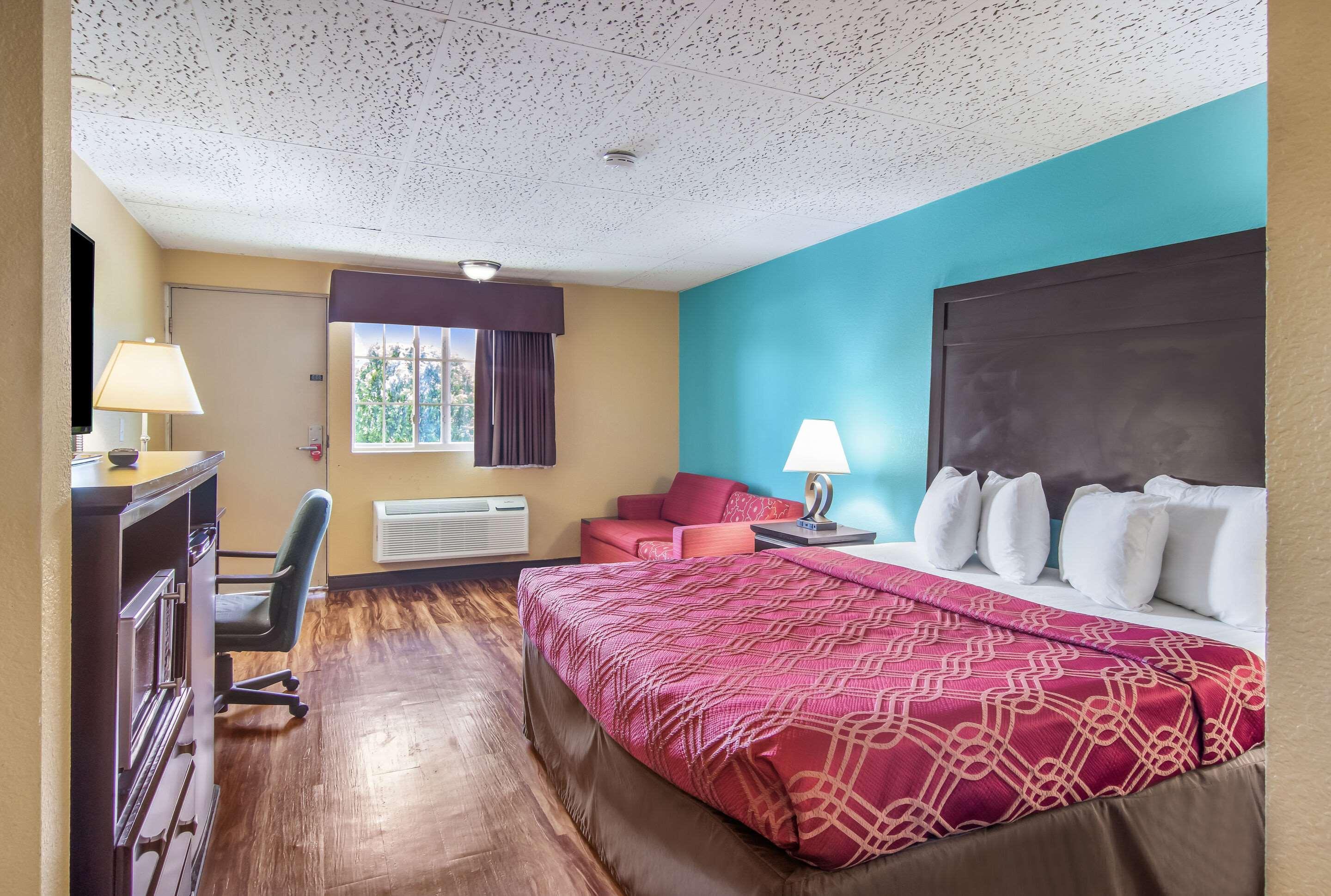 Hotel Econo 3*